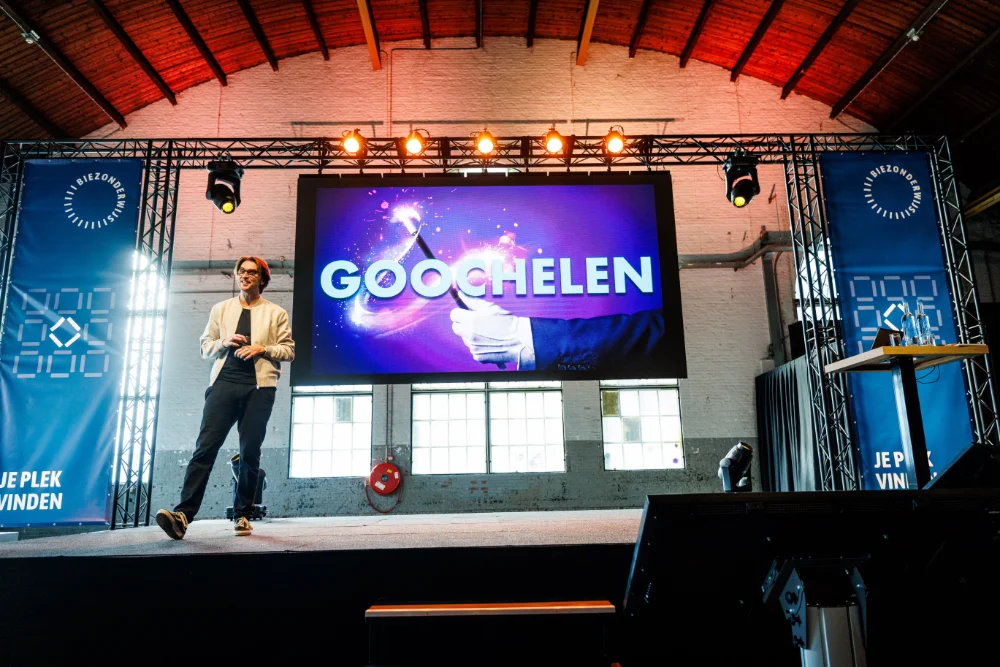 How do you choose a good AI speaker?